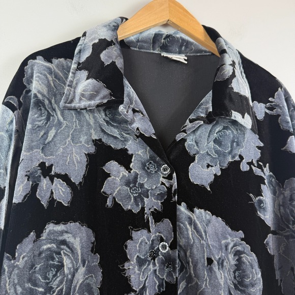 Newport News Velvet Shirt Women L Black Gray Floral Button Front Whimsigoth Dark - Picture 3 of 7